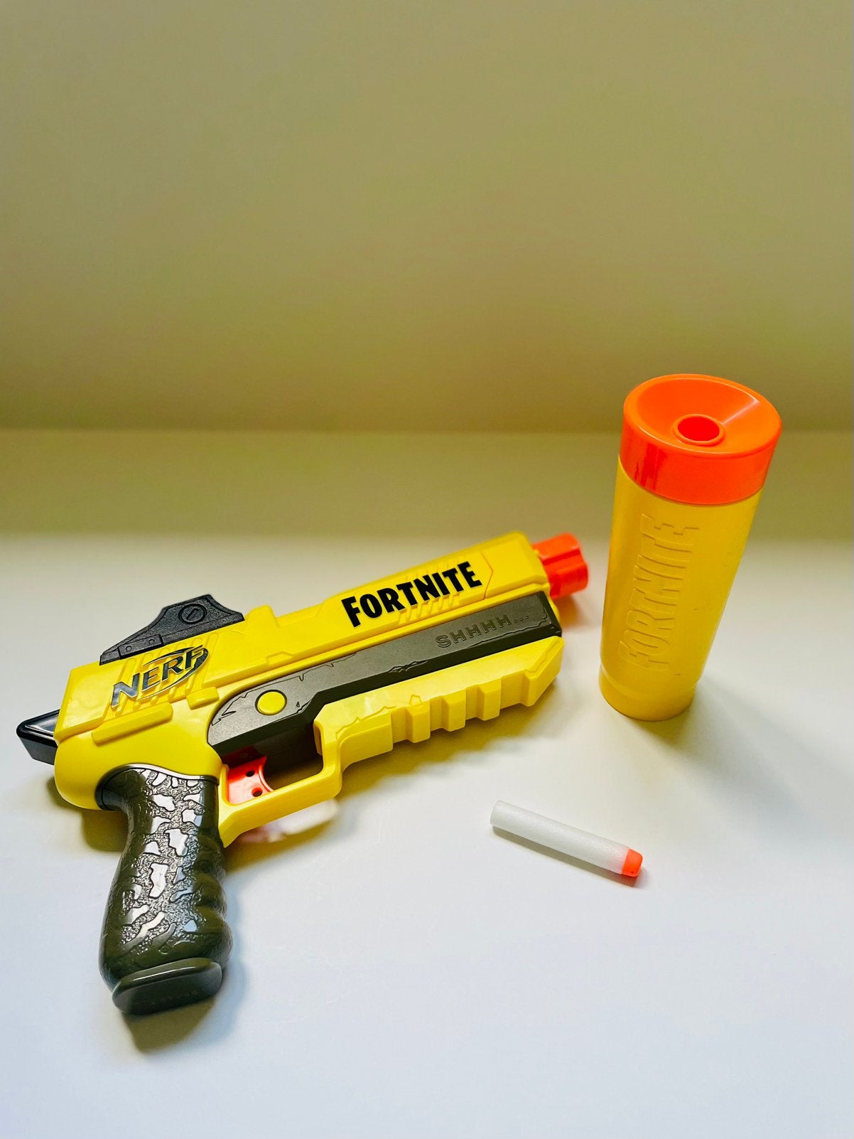 Nerfgun - Fortnite Blaster met silencer + 2 pijlen. Z.g.a.n., Ophalen of Verzenden, Zo goed als nieuw