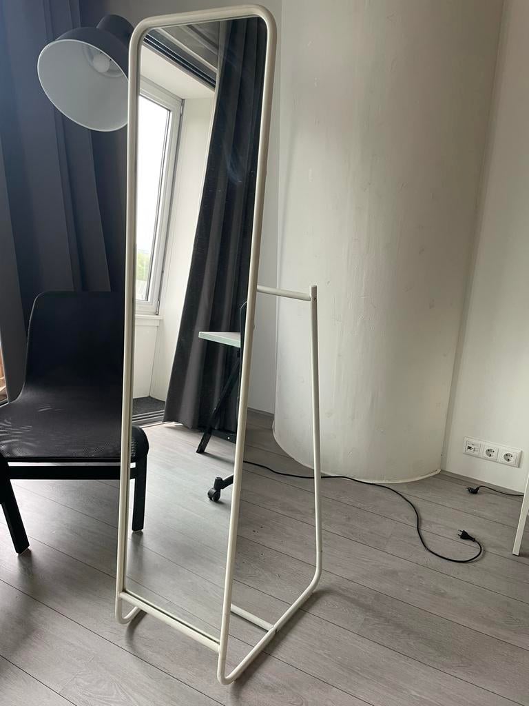 IKEA spiegel met kledingrek en hangers, Minder dan 50 cm, Ophalen of Verzenden, Zo goed als nieuw, 150 tot 200 cm