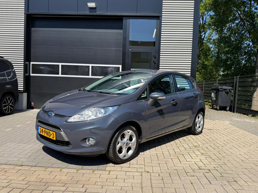 Ford Fiësta 1.4 5DR 2011 Automaat Titanium Nette auto!, Euro 5, 40 €/maand, Zwart, 4 cilinders