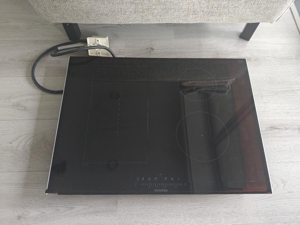 Inductiekookplaat (Siemens ED775FSC5E), met hoekje uit glas, Ophalen, Gebruikt, Zwart, 50 tot 100 cm