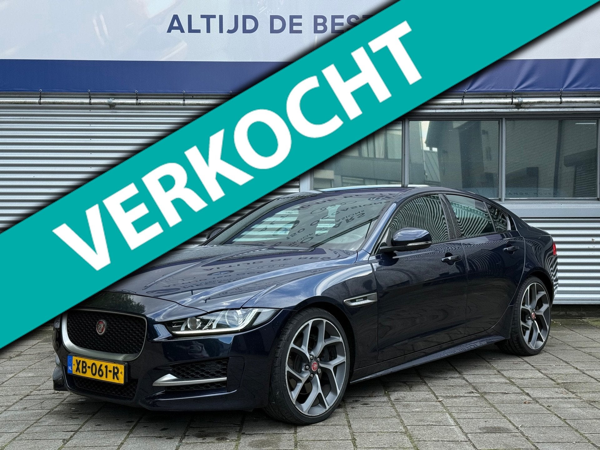 Jaguar XE 2.0t R-Sport l Automaat l Camera l Xenon l, Auto's, Automaat, Dealer onderhouden, 4 cilinders, Blauw