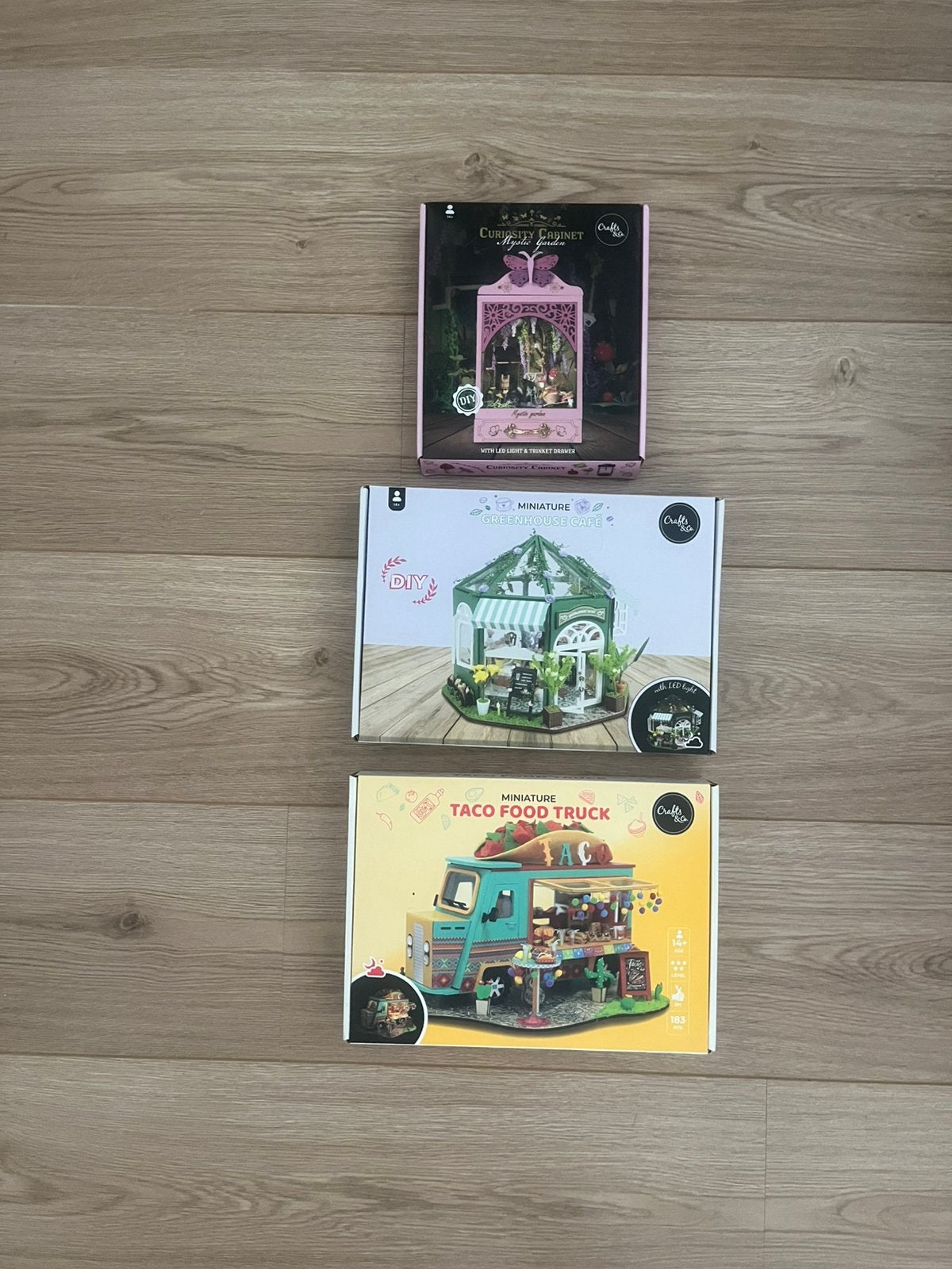 3 stuks DIY Miniatuur Bouwpakketten: Tuin, Café & Foodtruck, Ophalen of Verzenden, Nieuw, 1:144 of kleiner