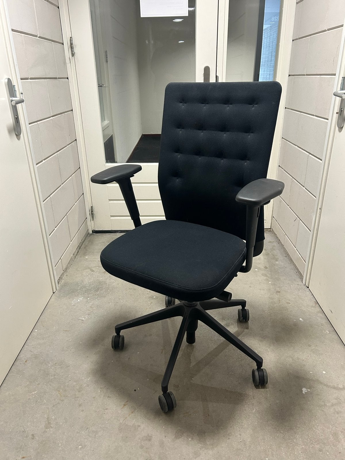 Vitra ID Trim - Zwarte Bureaustoel, Ophalen, Gebruikt, Zwart, Bureaustoel