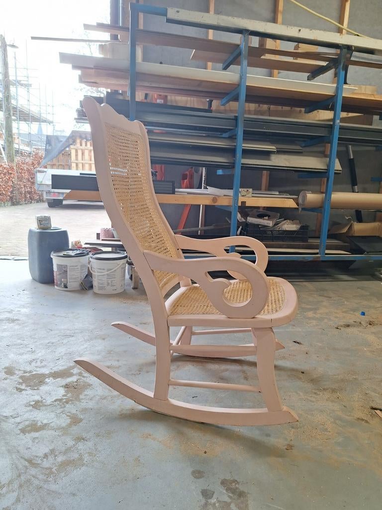 Roze schommelstoel met rotan - opknapper, Ophalen, Gebruikt, Overige kleuren, Hout
