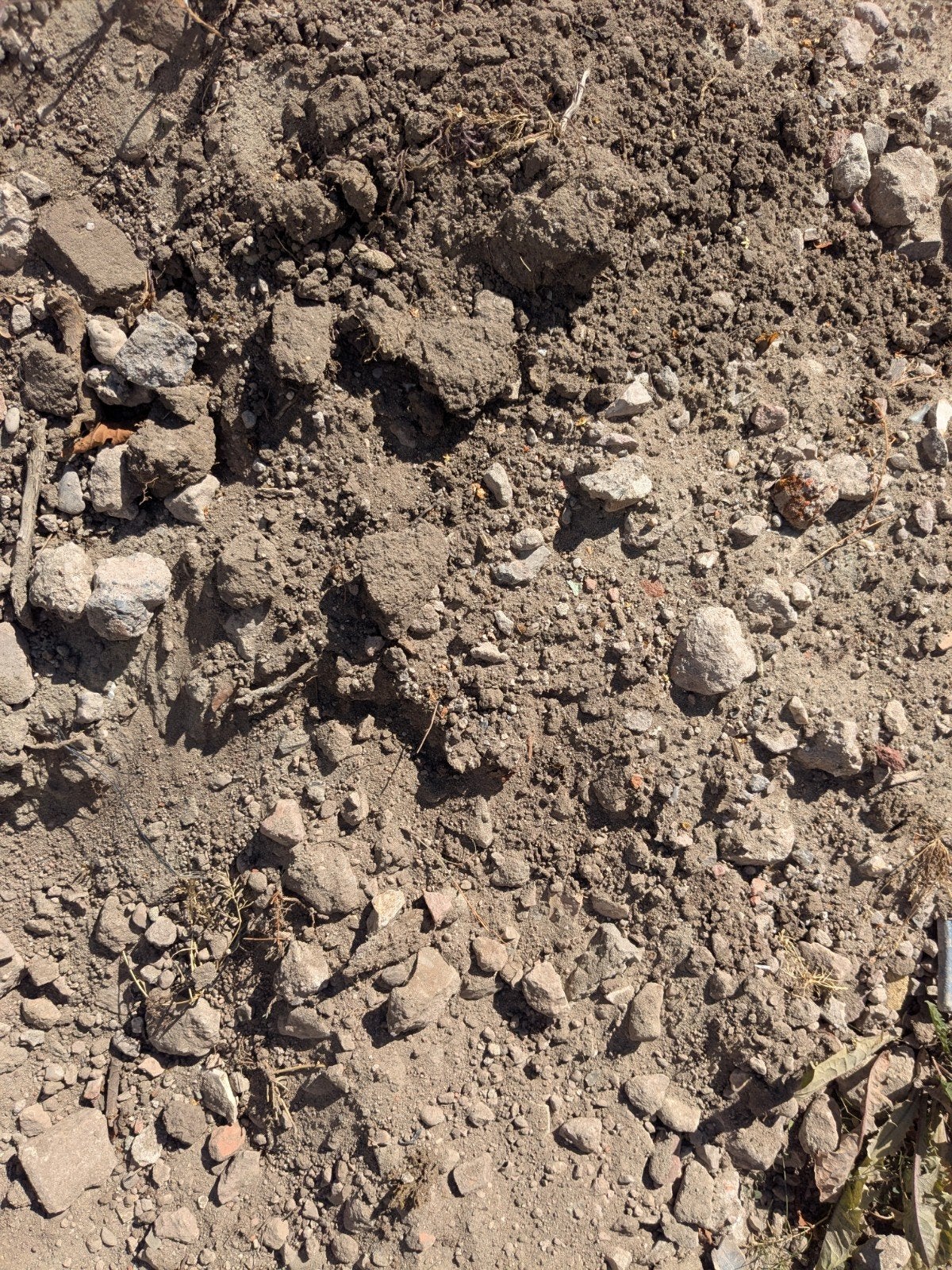 Gratis Gebroken Puin met zand  +/- 1.5 kuub, Tuin en Terras, Zand, Ophalen, Gebruikt, Ophoogzand
