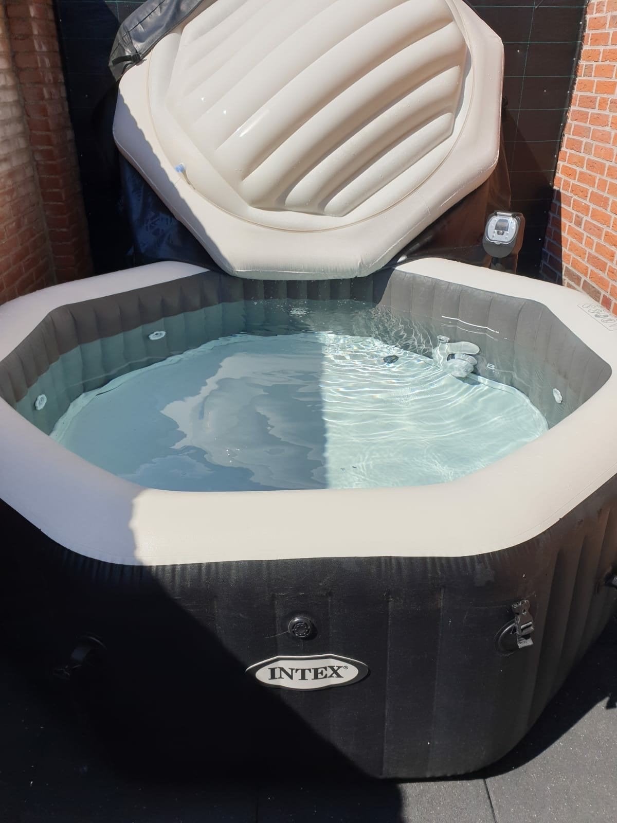 Intex Jacuzzi 6-persoons met bubbels en jets, Ophalen, Gebruikt, Filter, Opblaasbaar