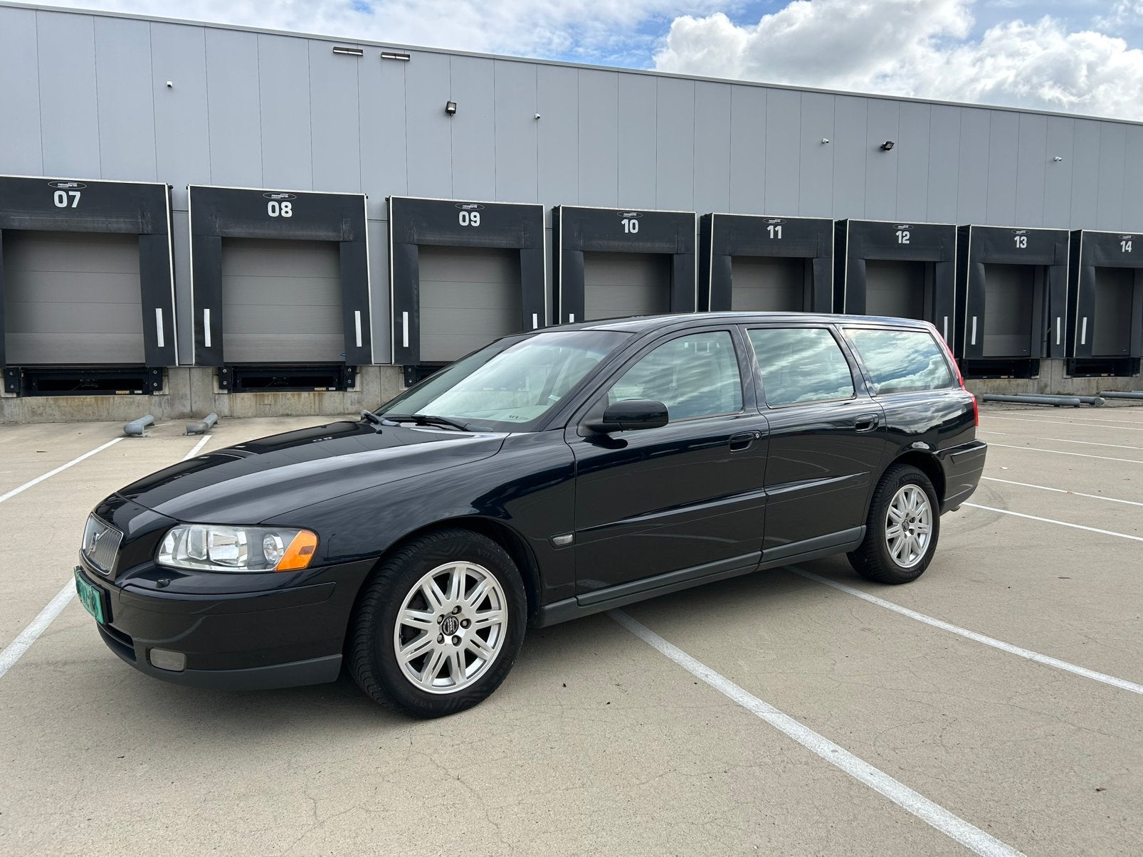 Volvo V70 2.4 170PK 2006 Zwart in zeer goede staat, Auto's, Voorwielaandrijving, 1800 kg, Zwart, Stationwagon