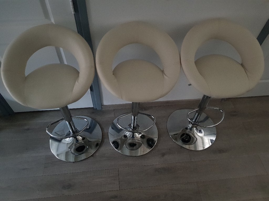 3 leren crèmekleurige/witte barkrukken, Ophalen, Gebruikt, Leer, 60 tot 90 cm