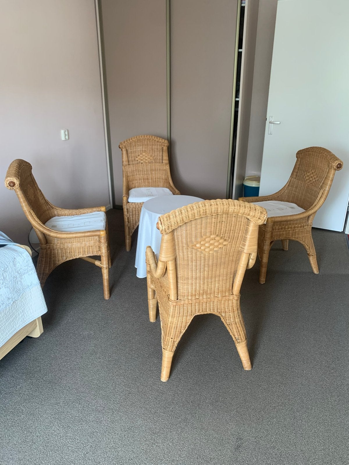 Rotan stoelen met tafel - 4 stuks, Gebruikt, Overige kleuren, Riet of Rotan, Ophalen of Verzenden