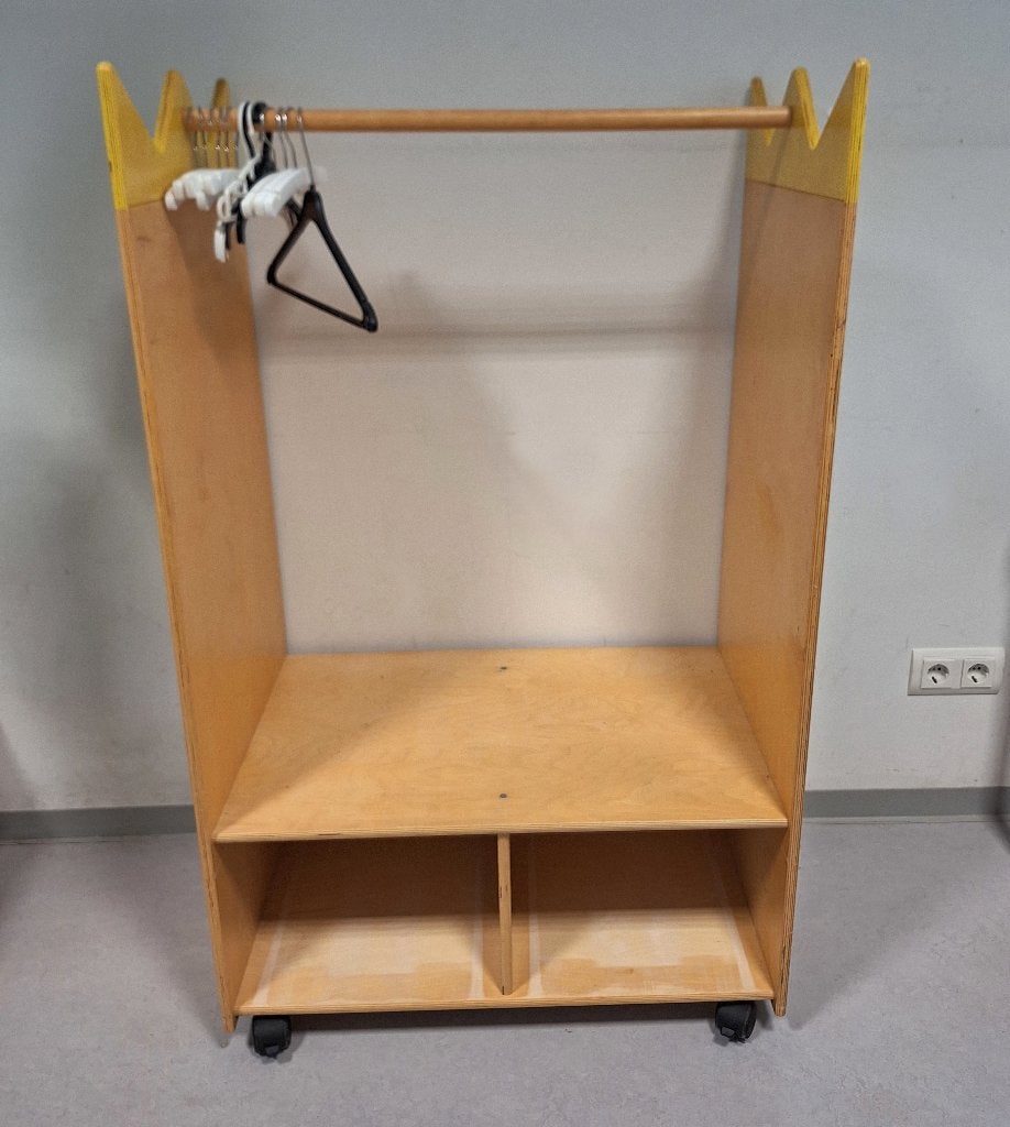 Rek voor verkleedkleren, verkleedkast voor kinderen, Ophalen, Gebruikt, Jongen of Meisje