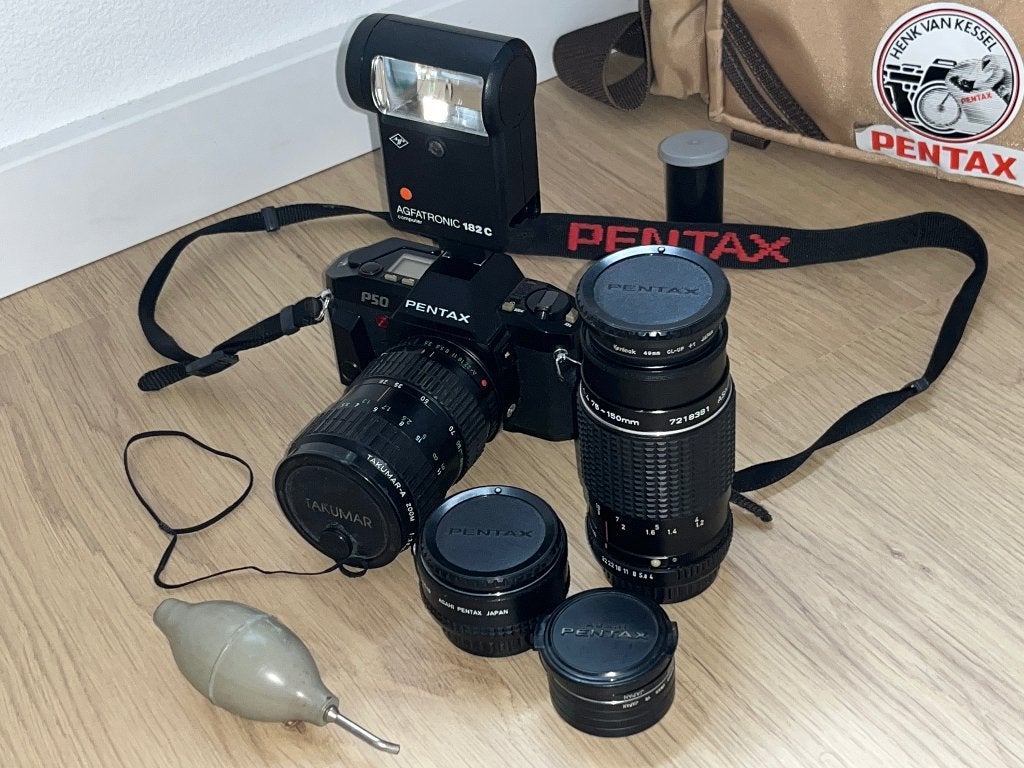 Pentax P50 analoge camera , teleconverter, 2 flitsers + tas, Audio, Tv en Foto, Ophalen of Verzenden, Spiegelreflex, Pentax