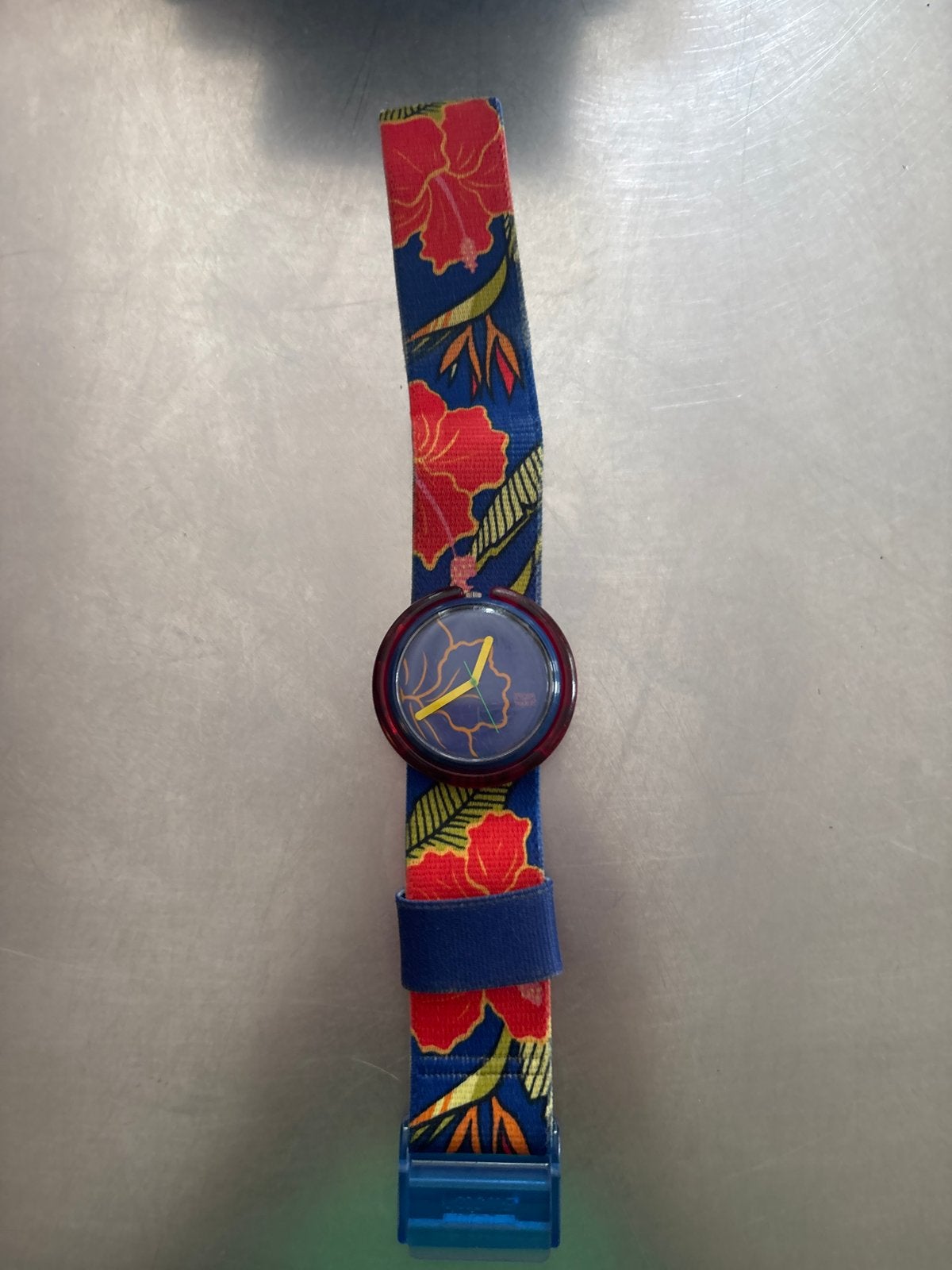Swatch Pop Polshorloge met Bloemenprint, Sieraden, Tassen en Uiterlijk, Kunststof, Gebruikt, Polshorloge, Ophalen of Verzenden