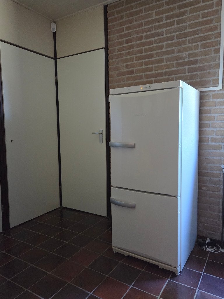 Miele vrijstaande koel/vriescombinatie – A+, met retrolook, Ophalen, Gebruikt, 200 liter of meer, Met aparte vriezer