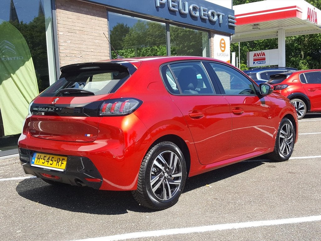PEUGEOT 208 1.2 PureTech 100pk Allure Navigatie | 3D-cockpit, Voorwielaandrijving, 12 maanden, 101 pk, Gebruikt