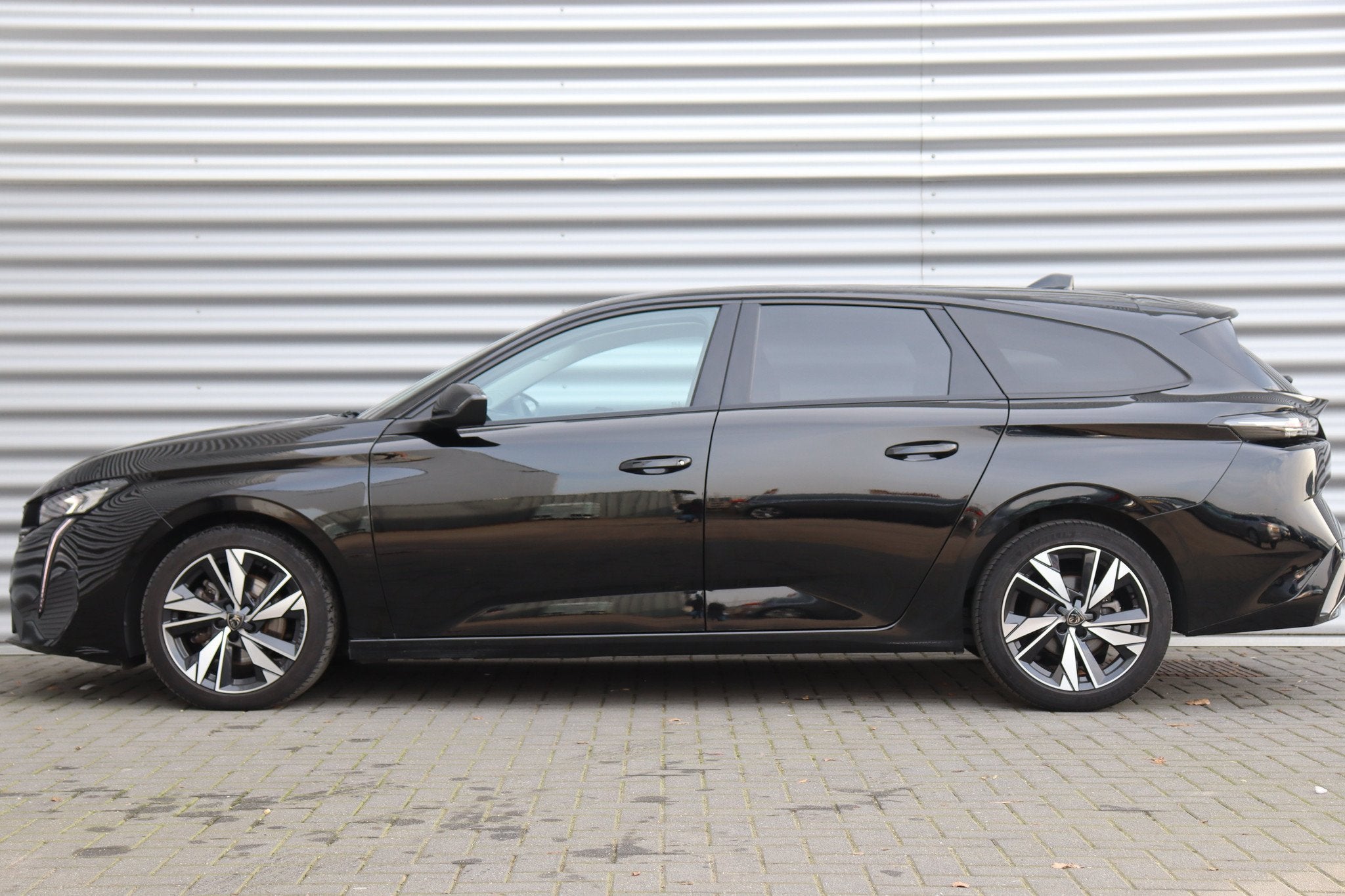 Peugeot 308 SW 1.2 PURETECH 130PK ALLURE, 12 maanden, 1199 cc, Zwart, Origineel Nederlands
