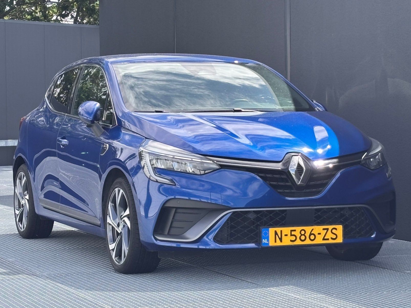 Renault Clio - 1.6 hybride R.S. Line 140pk, 31.368km/1e eig., Auto's, Bluetooth, Zwart, 4 cilinders, 23 km/l