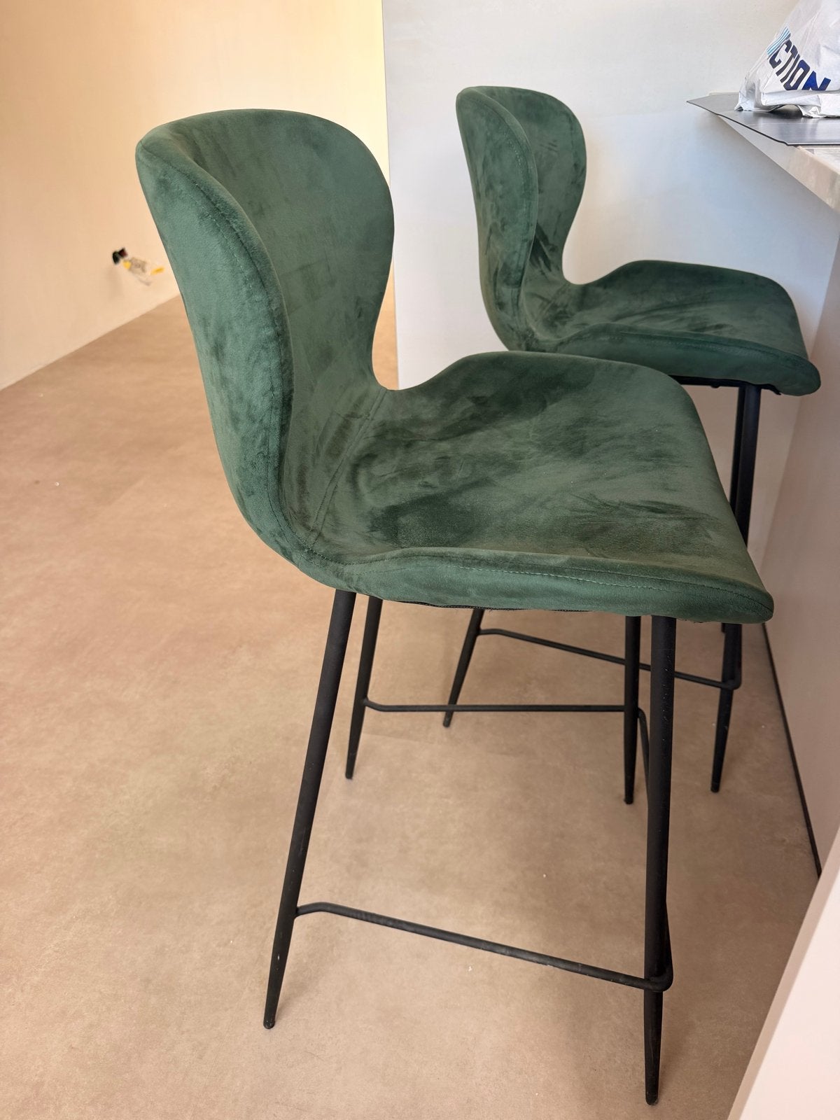 2 Groene fluwelen barkrukken - Zo goed als nieuw, Ophalen, Met voetsteun, Zo goed als nieuw, 90 cm of meer
