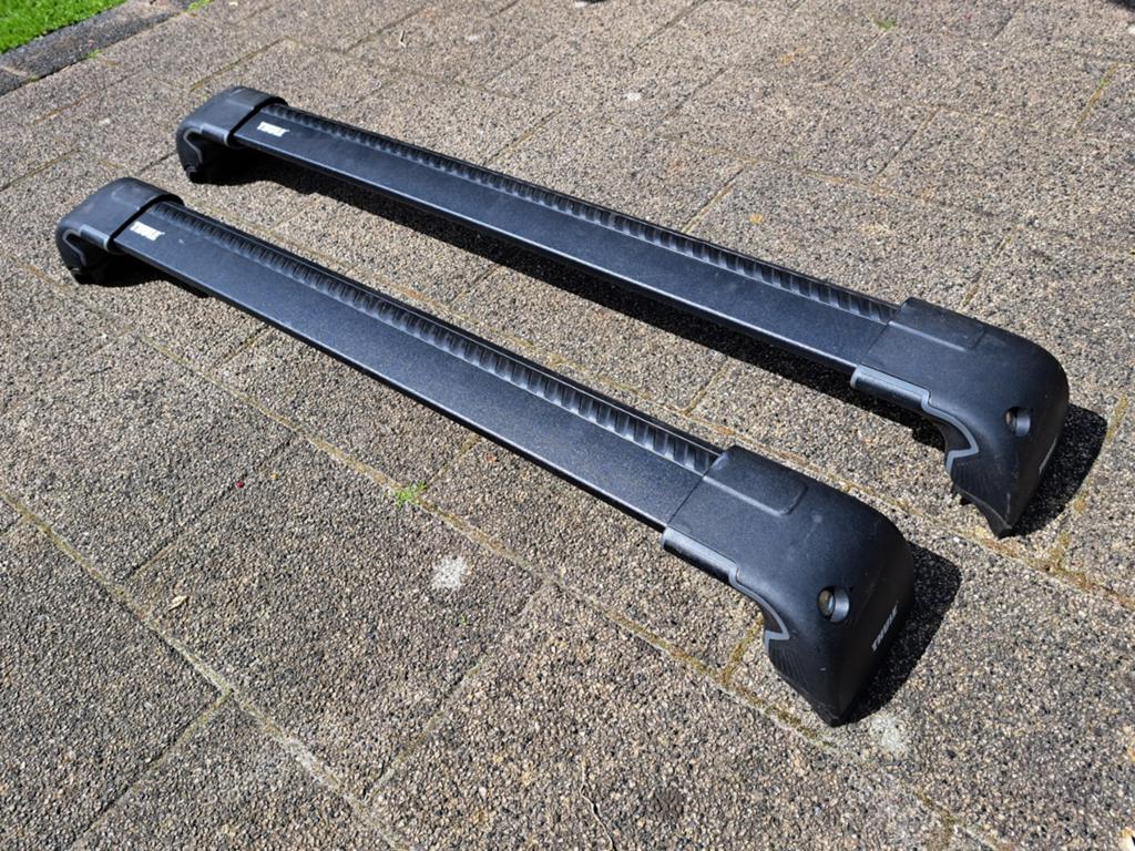 Thule WingBar Edge dakdragers voor Ford Focus wagon, Ophalen