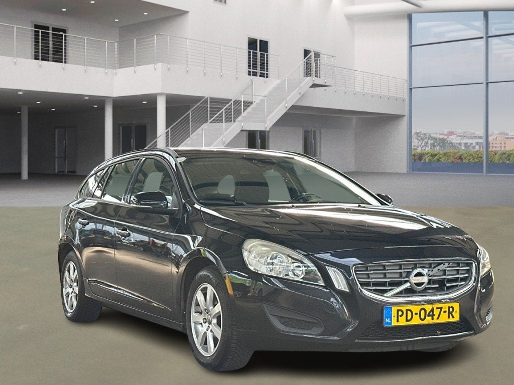 Volvo V60 1.6 D2 Momentum INRUILKOOPIE PRIJS IS INCL DE BTW, Auto's, Volvo, Voorwielaandrijving, Euro 5, Gebruikt, 4 cilinders