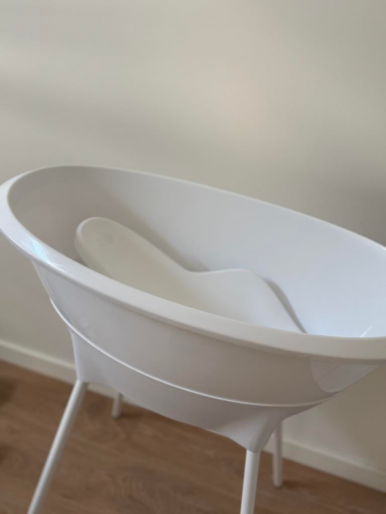 Wit Luma babybad op standaard met inzet, Kinderen en Baby's, Badjes en Verzorging, Gebruikt, Badje, Standaard, Ophalen