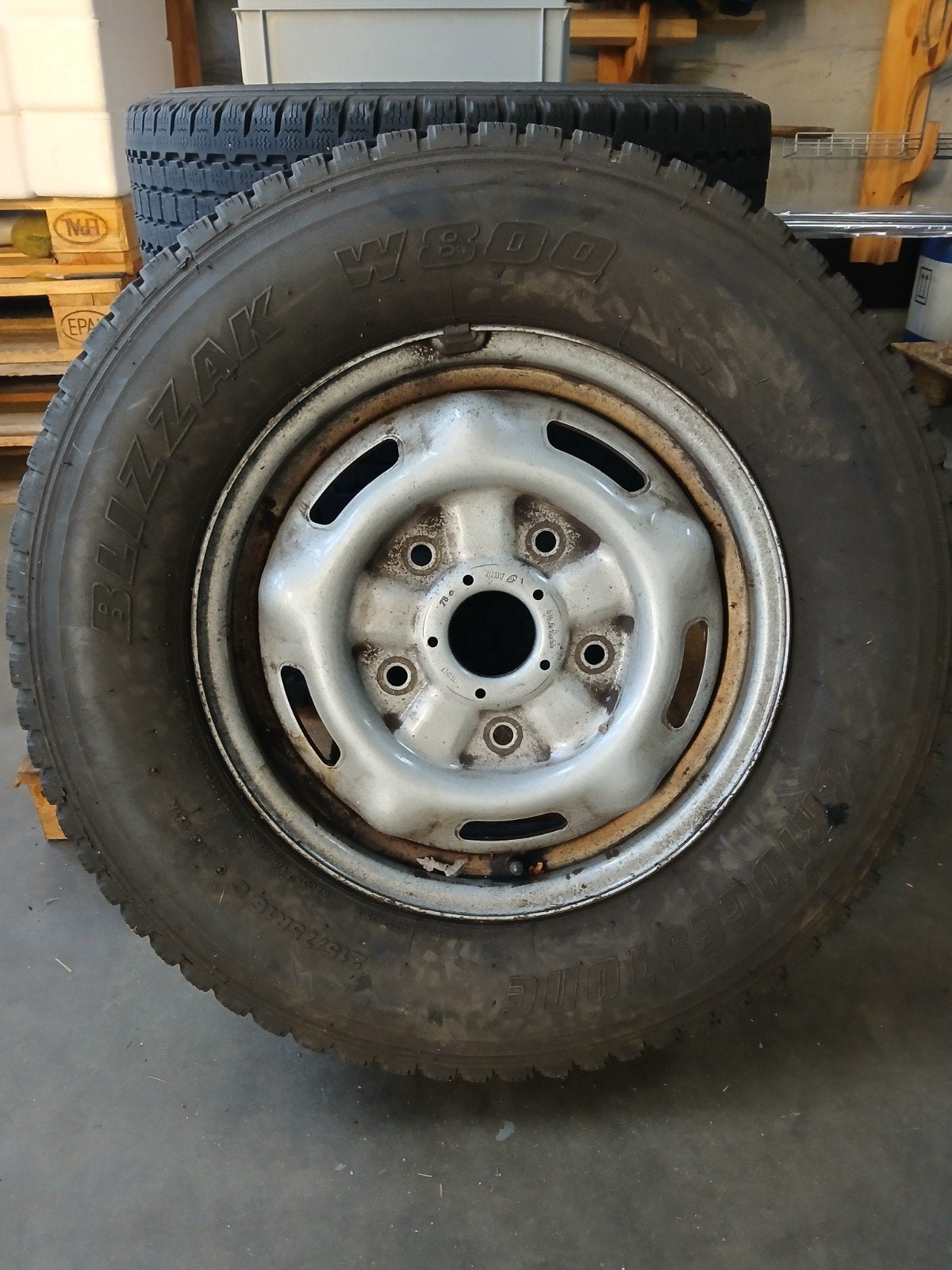 Bridgestone Blizzak W800 Winterbanden met velgen, 16 inch, Banden en Velgen, Bestelwagen, Gebruikt