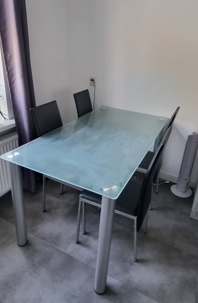 Gratis Eettafel 150x80 cm met ondoorzichtig matglazen blad, Ophalen, Gebruikt, Glas, Vier personen