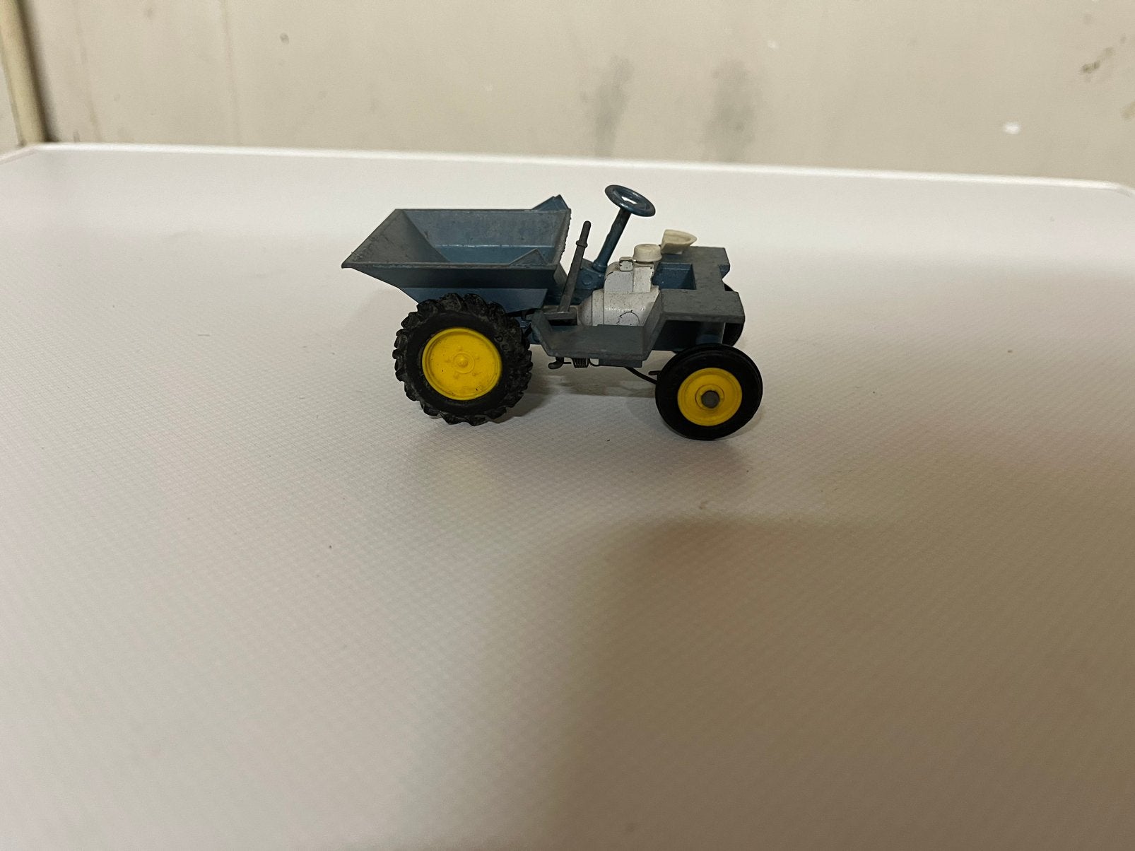 Britains 9670, Dump truck/Dumper, GRIJS/BLAUW, Schaal 1:32, Hobby en Vrije tijd, Modelauto's | 1:32, Ophalen of Verzenden, Zo goed als nieuw