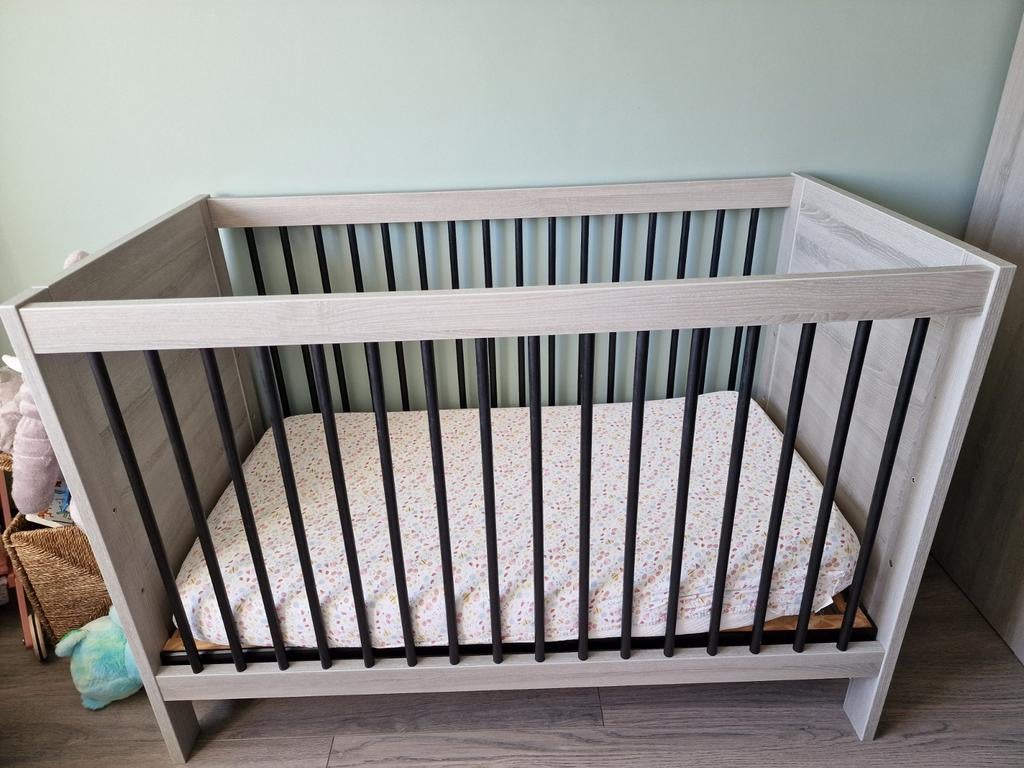 Europe Vittoria Ledikant, Commode & Wandplank Houtmotief, Ophalen, Minder dan 140 cm, Minder dan 70 cm, Matras