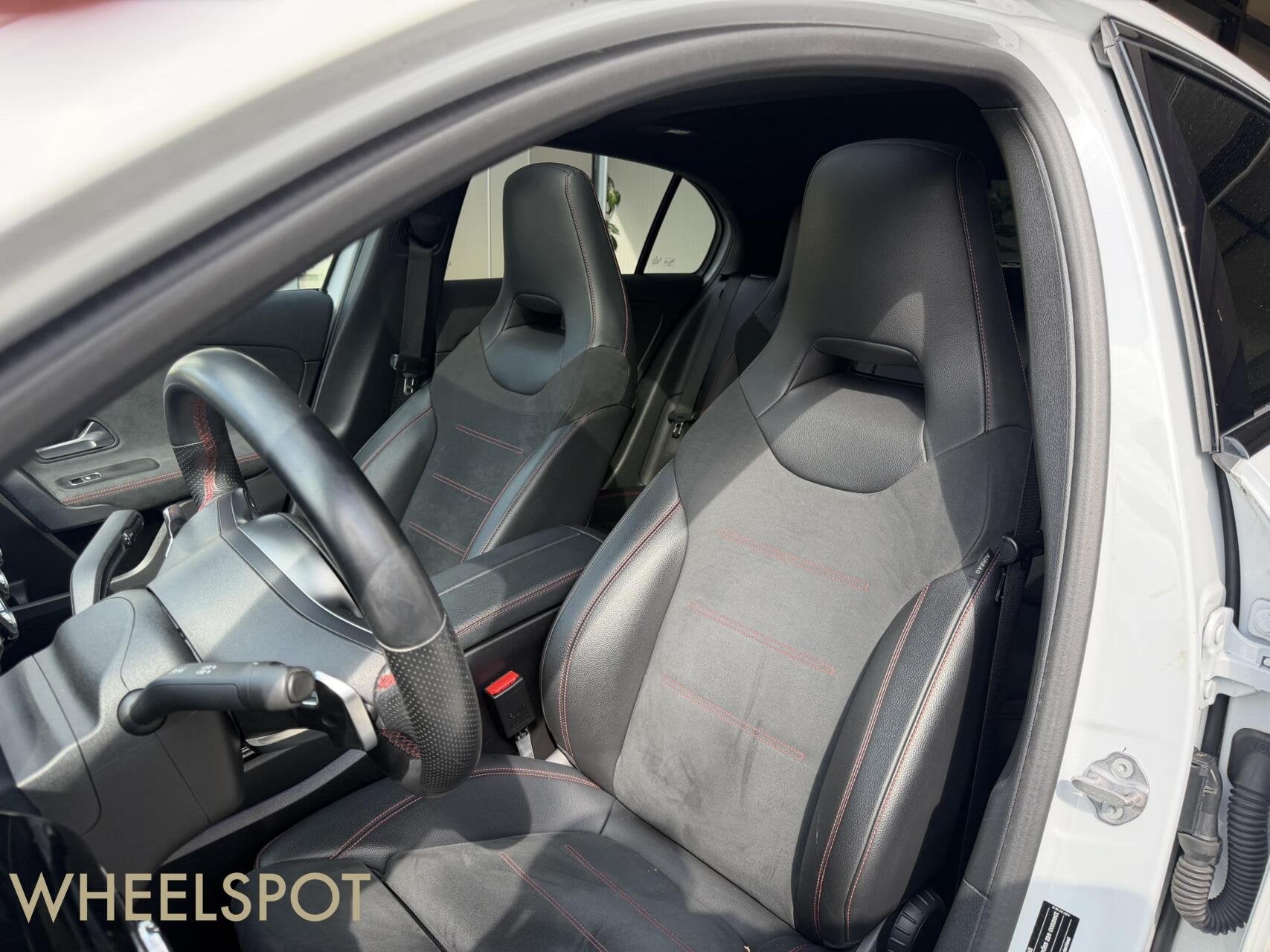 Mercedes A-klasse 220 AMG|Pano|Sfeerverlichting|Cruise|Camer, Auto's, Mercedes-Benz, Gebruikt, Wit, Bedrijf, Automatische klimaatregeling