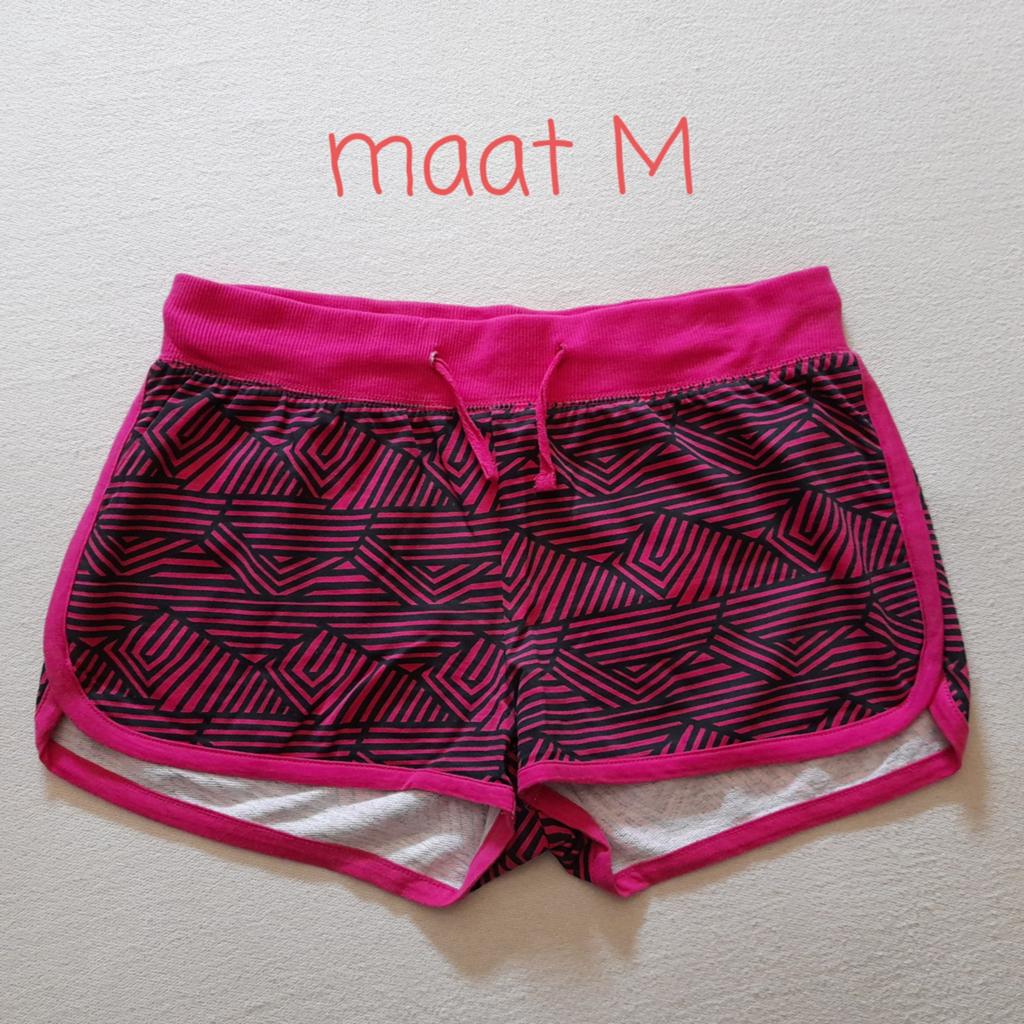 Korte broek / kort broekje maat M 38 40 dames zwart roze, Ophalen of Verzenden, Zo goed als nieuw, Maat 38/40 (M), Kort