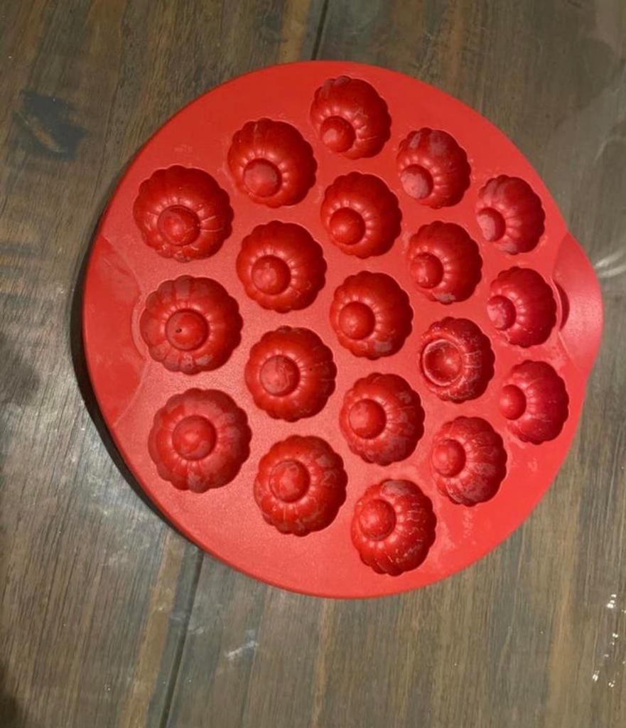 Nieuwe Tupperware siliconen bakvorm voor 15 mini-taartjes, Huis en Inrichting, Keuken | Tupperware, Ophalen of Verzenden, Nieuw
