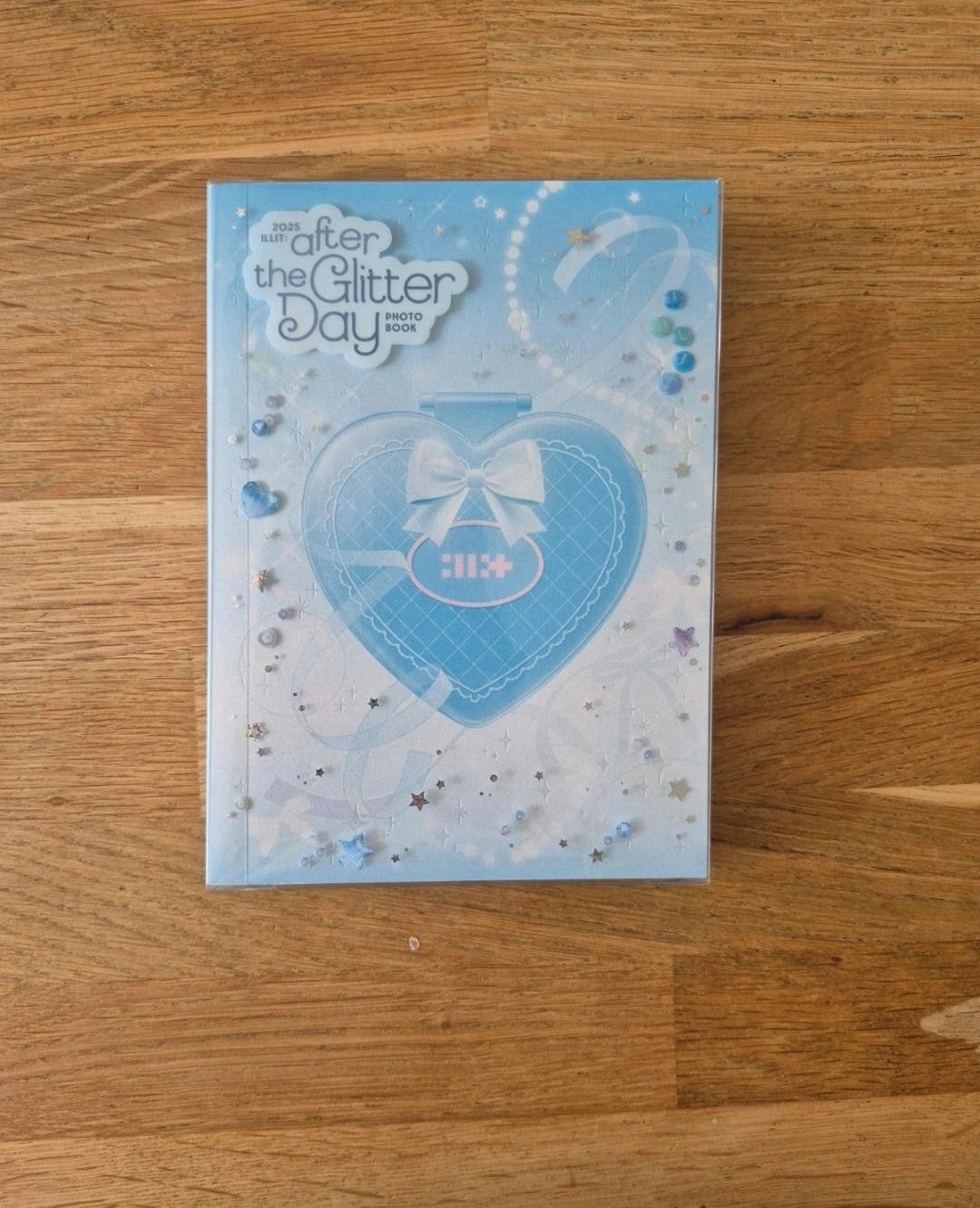 Illit after the glitter day photobook, Ophalen of Verzenden, 1980 tot heden, Nieuw, Overige onderwerpen