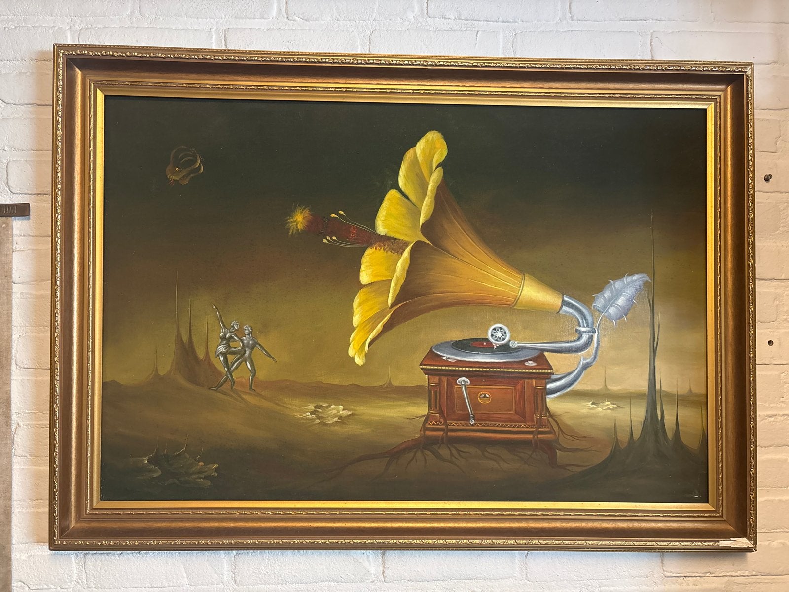 Surrealistisch schilderij met grammofoon en bloem, Doek, Surrealisme, Ophalen of Verzenden, Olieverf