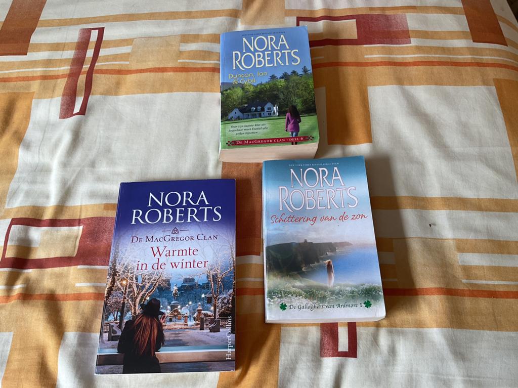 3 leuke boeken van Nora Roberts., Boeken, Romans, Ophalen of Verzenden, Zo goed als nieuw