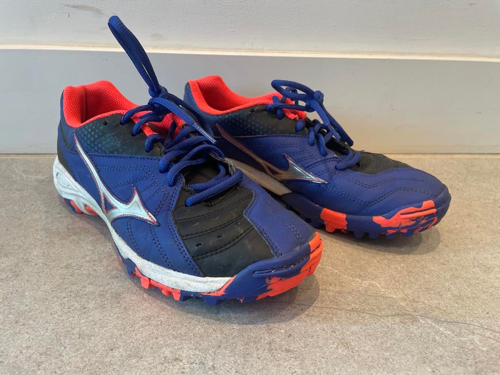 Mizuno Wave Gaia kunstgrasschoenen maat 39, Sport en Fitness, Ophalen, Zo goed als nieuw, Schoenen