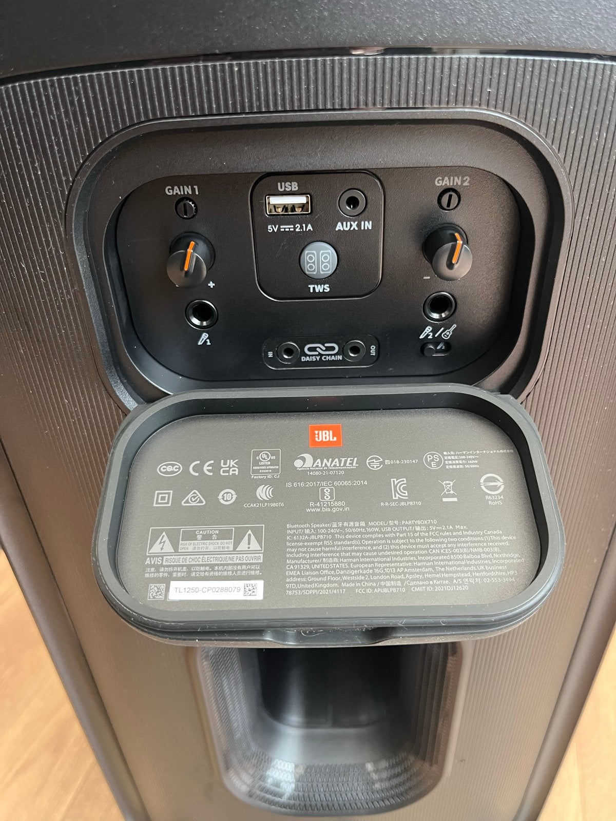 Foto 5 van JBL Partybox 710 - Krachtige Party Speaker met Lichteffecten