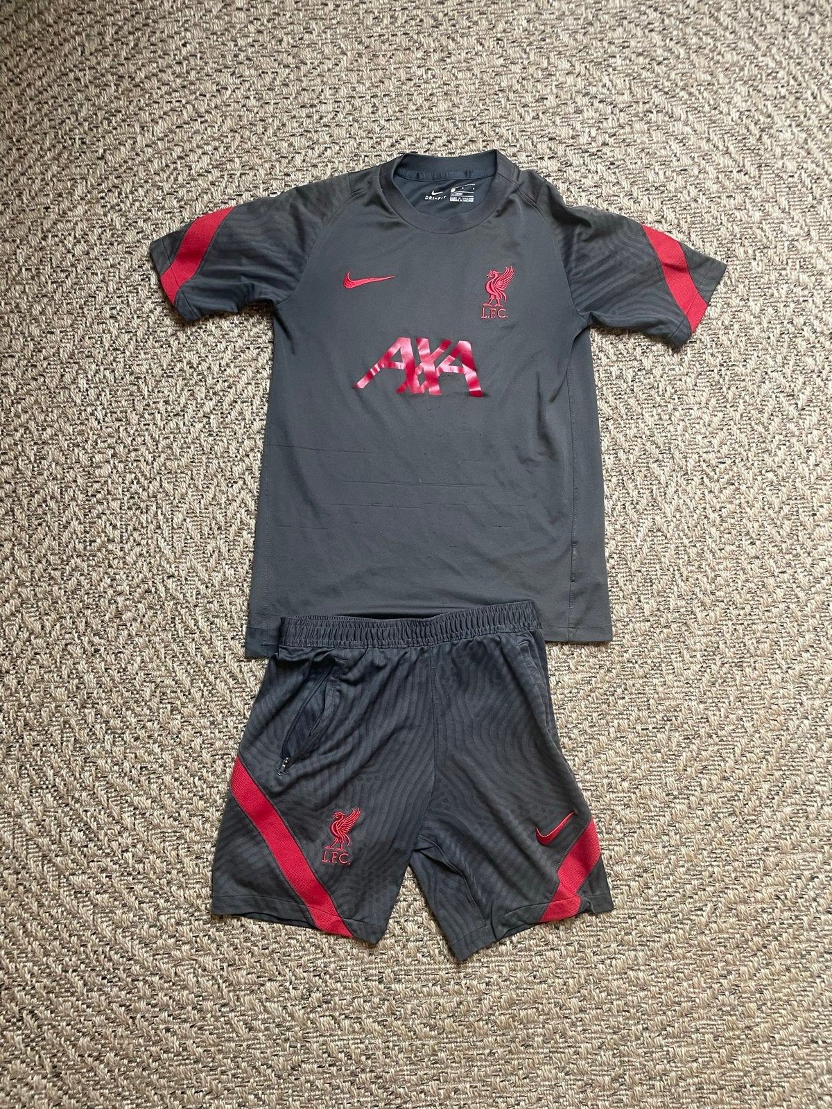 Liverpool tenue - Grijs/Rood (Nike Dri-Fit), Ophalen of Verzenden, Grijs, Gedragen, Maat 42/44 (L)