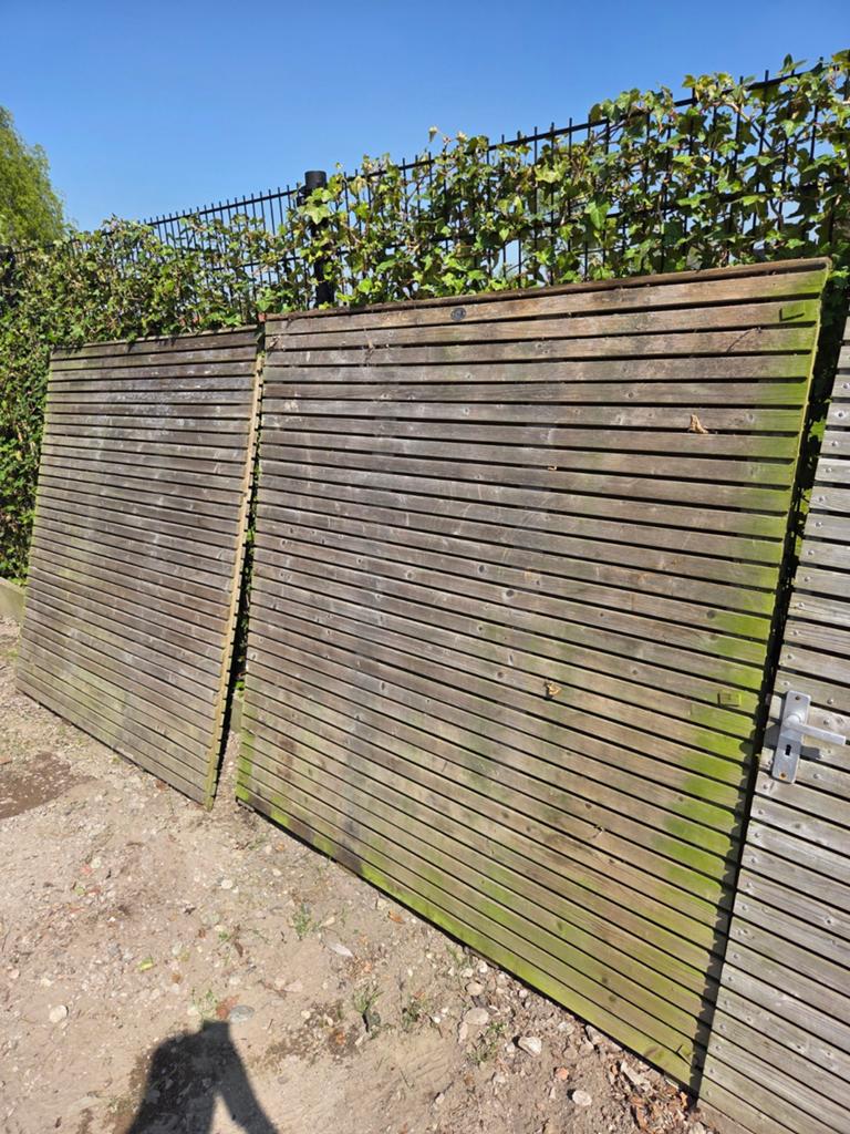 2 schutting delen en 1 poort, Tuin en Terras, Ophalen of Verzenden, 3 tot 6 meter, Hout, 1 tot 2 meter