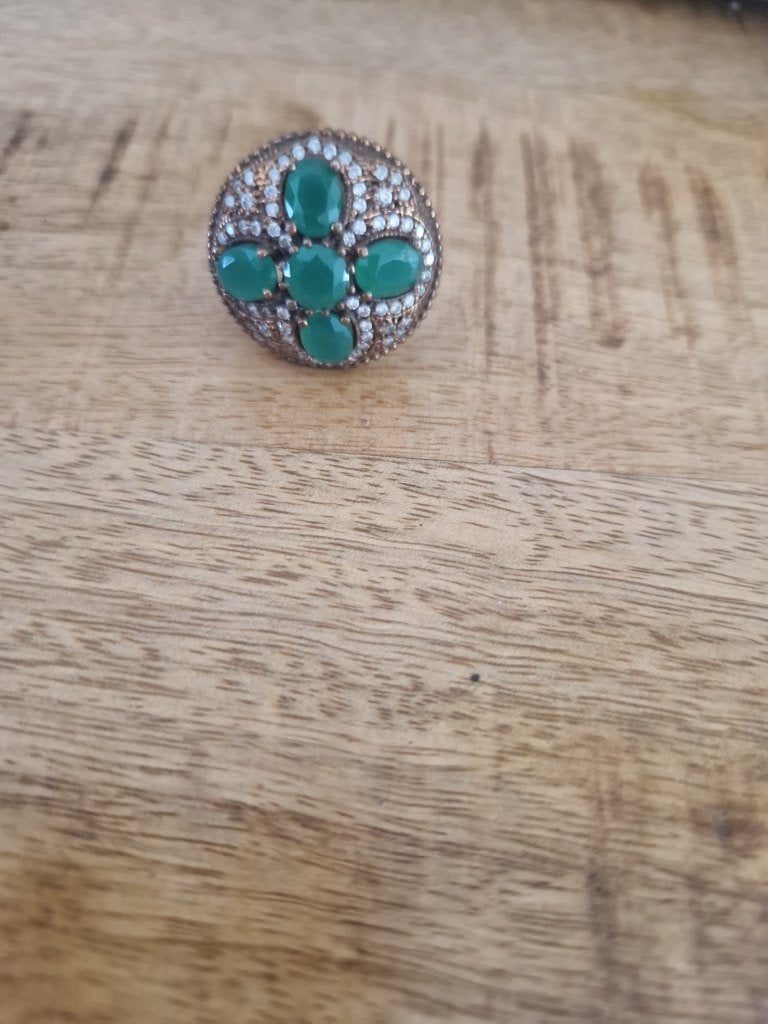 Antieke, zilveren ring met smaragden. Mt 17,5., Ophalen of Verzenden, Zilver, Ring, Met edelsteen