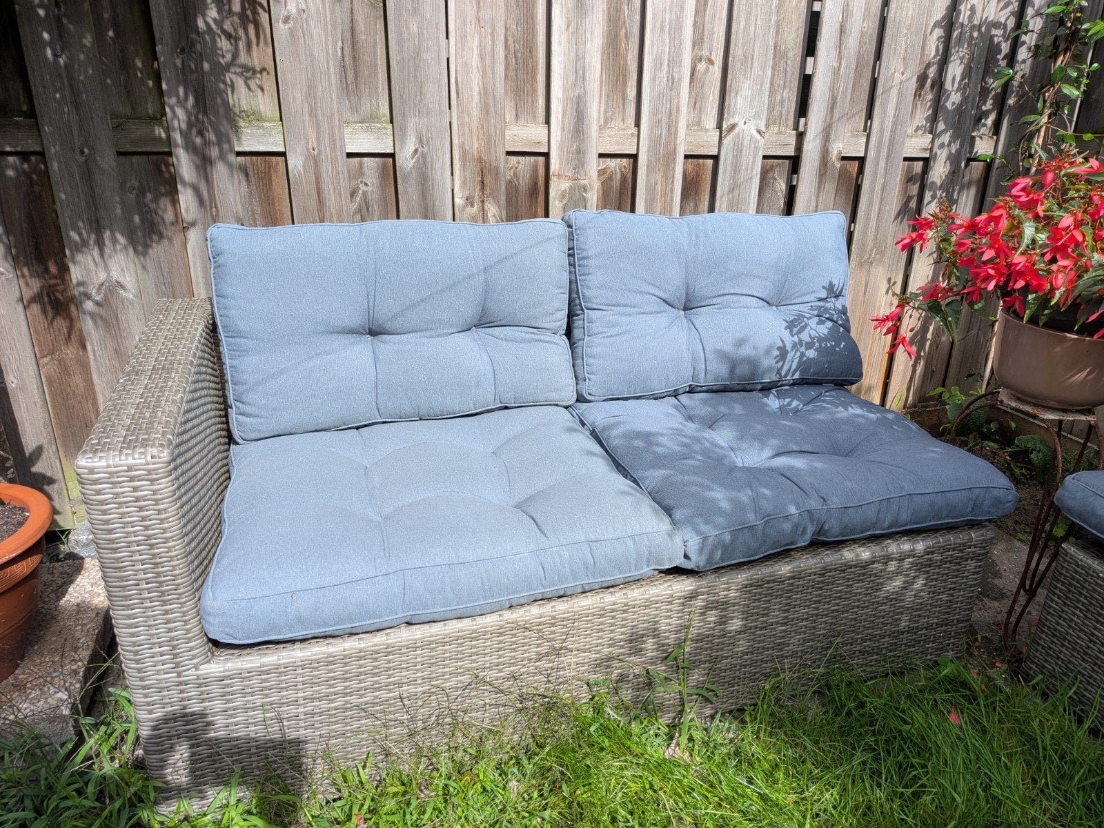Loungeset 2-zitsbank met kussens, Kunststof, Gebruikt, Loungeset, Bank