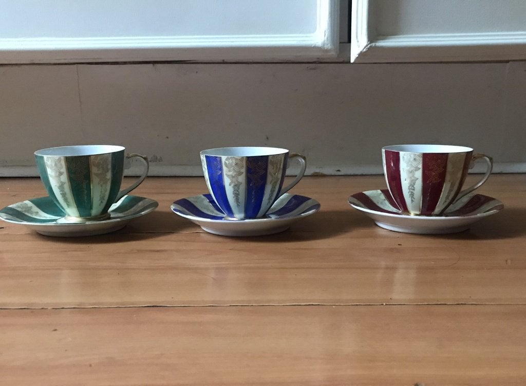Antieke kopjes met schotels, Ophalen of Verzenden