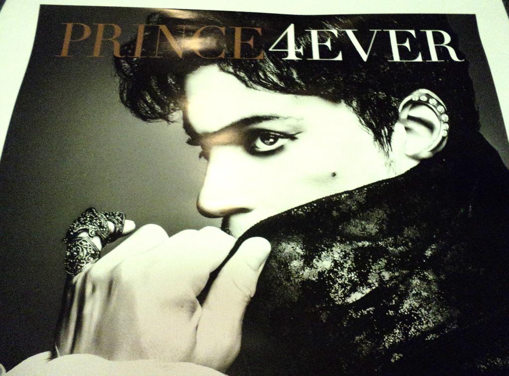 Prince PROMO POSTER Forever 4ever 2016 ORIGINEEL !, Verzenden, Zo goed als nieuw, Poster, Artwork of Schilderij