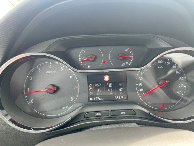 Opel Crossland X 1.2 Innovation | NAP 71.576 km, Voorwielaandrijving, 83 pk, 1063 kg, Zwart