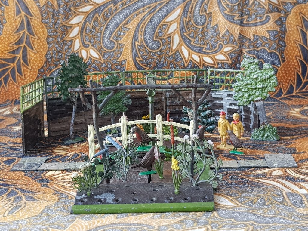 Mooie tuin oud 56 delig speelgoed uit Engeland van tin., Ophalen of Verzenden