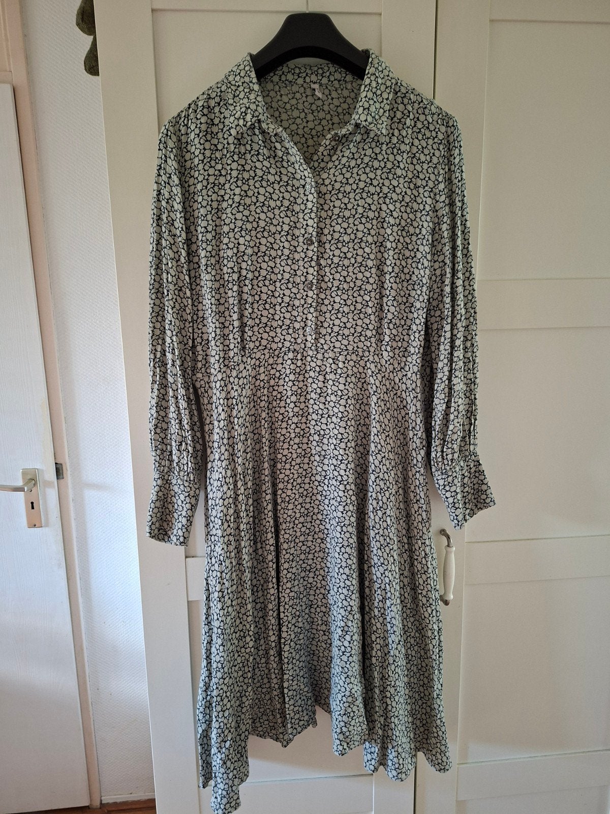 Cassis Bloemenjurk met lange mouwen en knoopjes, Kleding | Dames, Meerkleurig, Maat 42/44 (L), Ophalen of Verzenden, Onder de knie