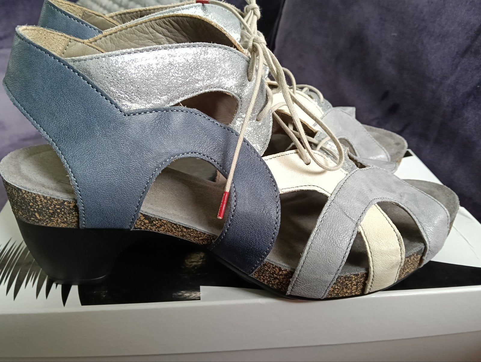 Zo goed als nieuwe Think! sandalen, maat 42, Think!, Zo goed als nieuw, Grijs, Sandalen of Muiltjes