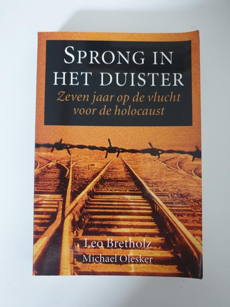 Sprong in het Duister Zeven jaar op de vlucht voor de holoc, Ophalen of Verzenden, Gelezen, Leo Bretholz, Michael Olesker