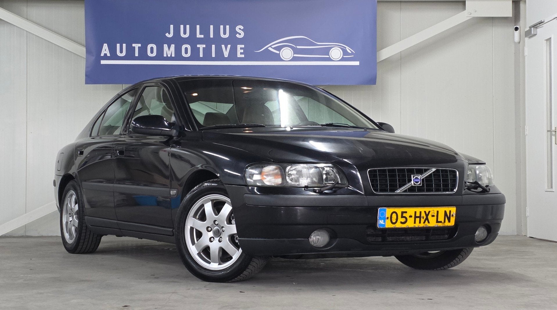 Volvo S60 2.4 T Geartronic 200pk Trekhaak Clima Nieuwe APK G, Gebruikt, Beige, S60, Zwart