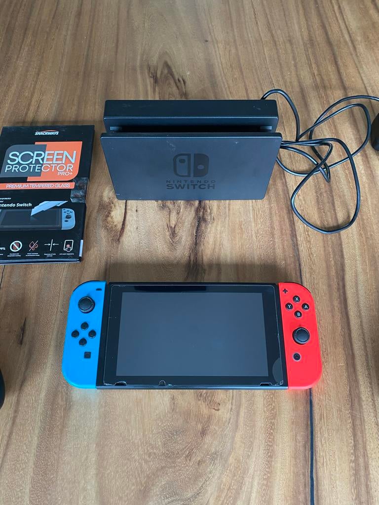 Nintendo Switch compleet met 2 controllers en 7 spellen, Spelcomputers en Games, Gebruikt, Vanaf 18 jaar, Overige genres, Eén computer