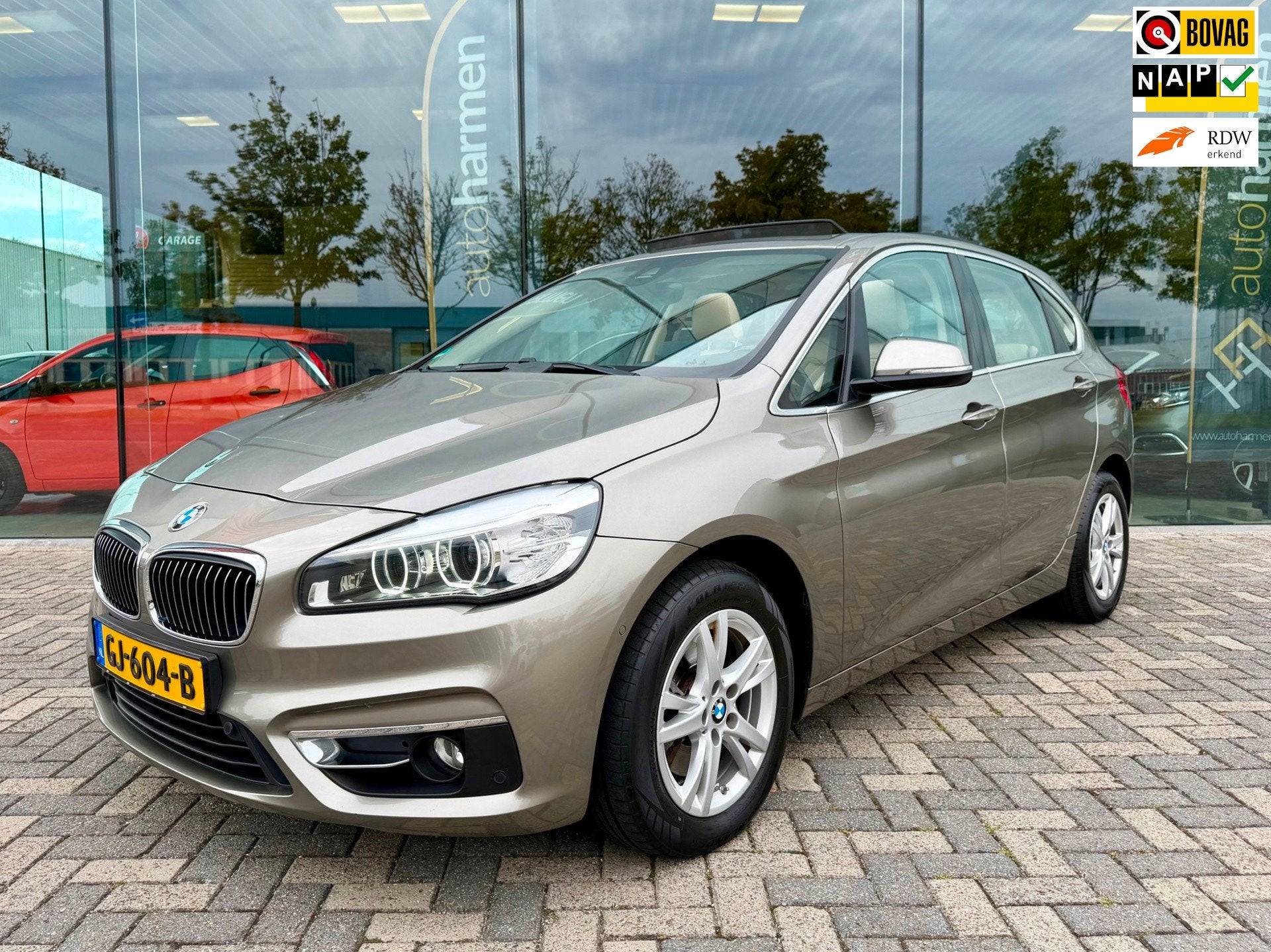 BMW 2-serie Active Tourer 220i 192pk Luxury, Panoramadak, LE, Auto's, Voorwielaandrijving, 1998 cc, 730 kg, Gebruikt